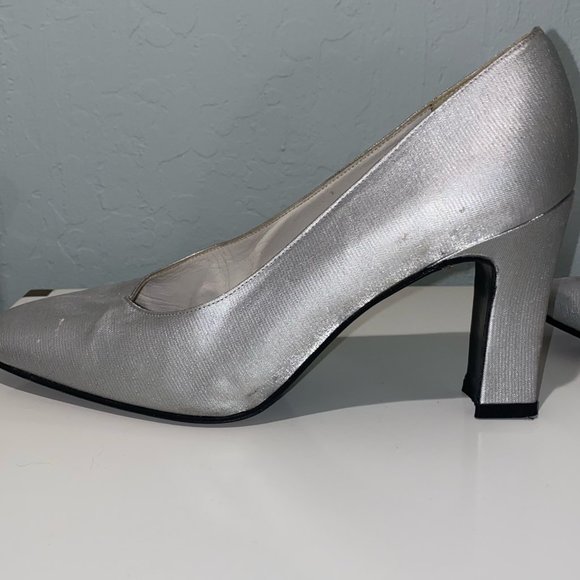 Stuart Weitzman Silver Satin Pumps 8 - Picture 6 of 9